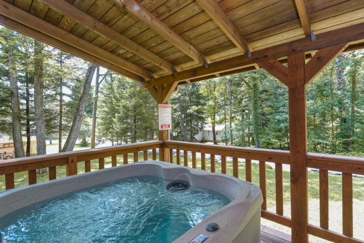 Hot Tub at Cozy Cottage Deep Creek Lake